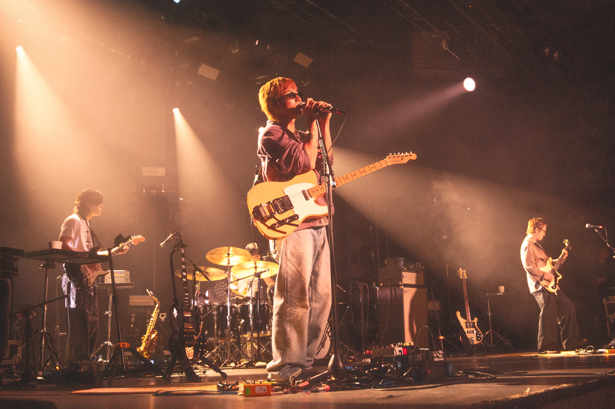 Wave to earth in concert